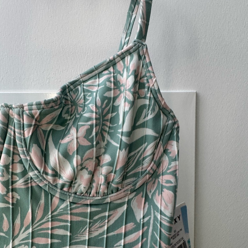 Roxy Swimsuit. NEW. Size XS - Picture 10 of 12
